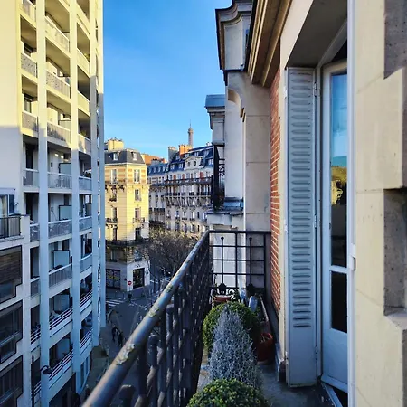 16 In Quiet Residential District Apartment Paris