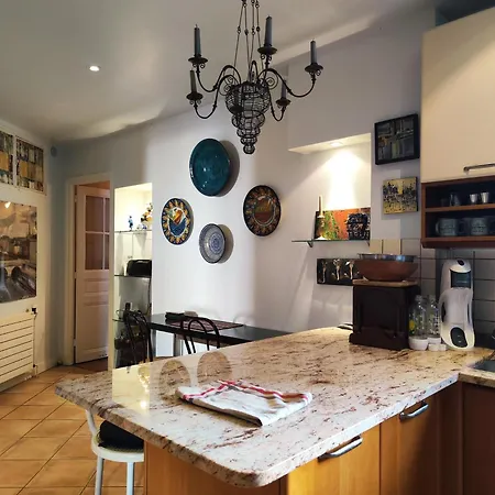 16 In Quiet Residential District Apartment *