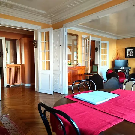 16 In Quiet Residential District Paris