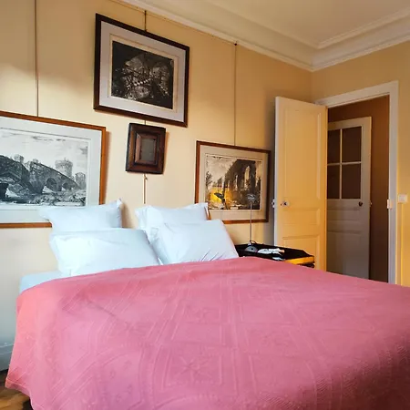 16 In Quiet Residential District Apartment *