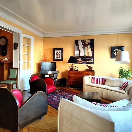 16 In Quiet Residential District * Paris