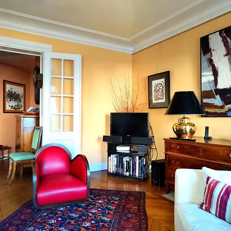 16 In Quiet Residential District Apartment Paris